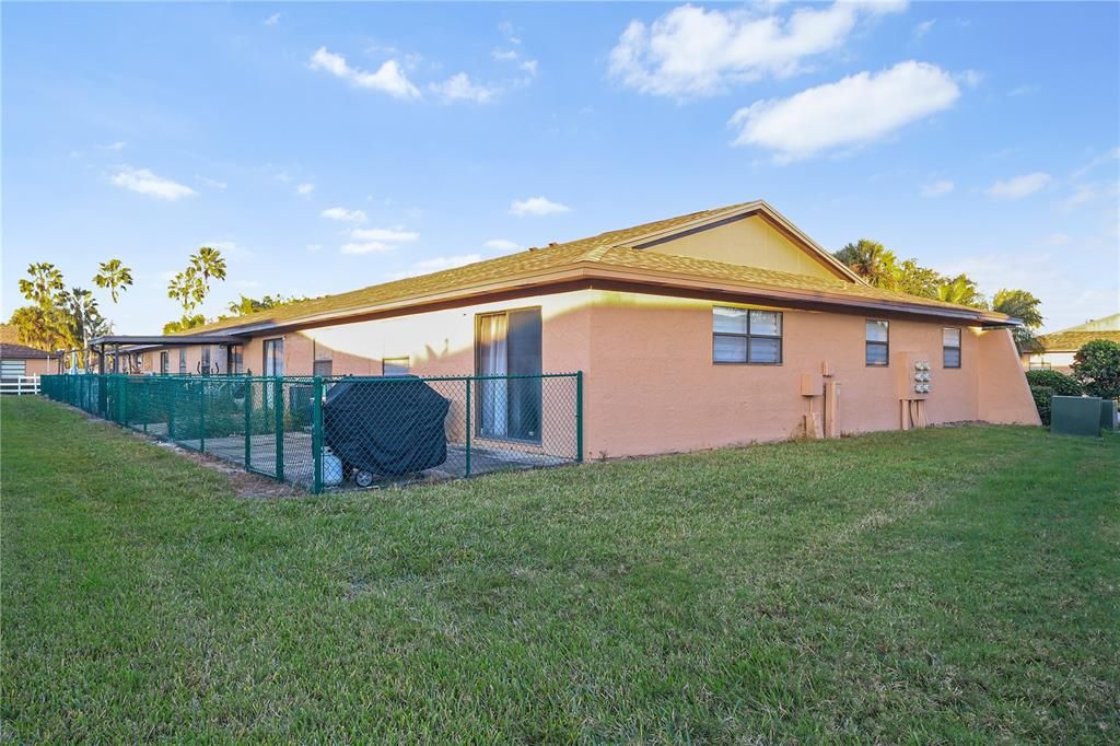 For Sale: $209,999 (2 beds, 2 baths, 992 Square Feet)