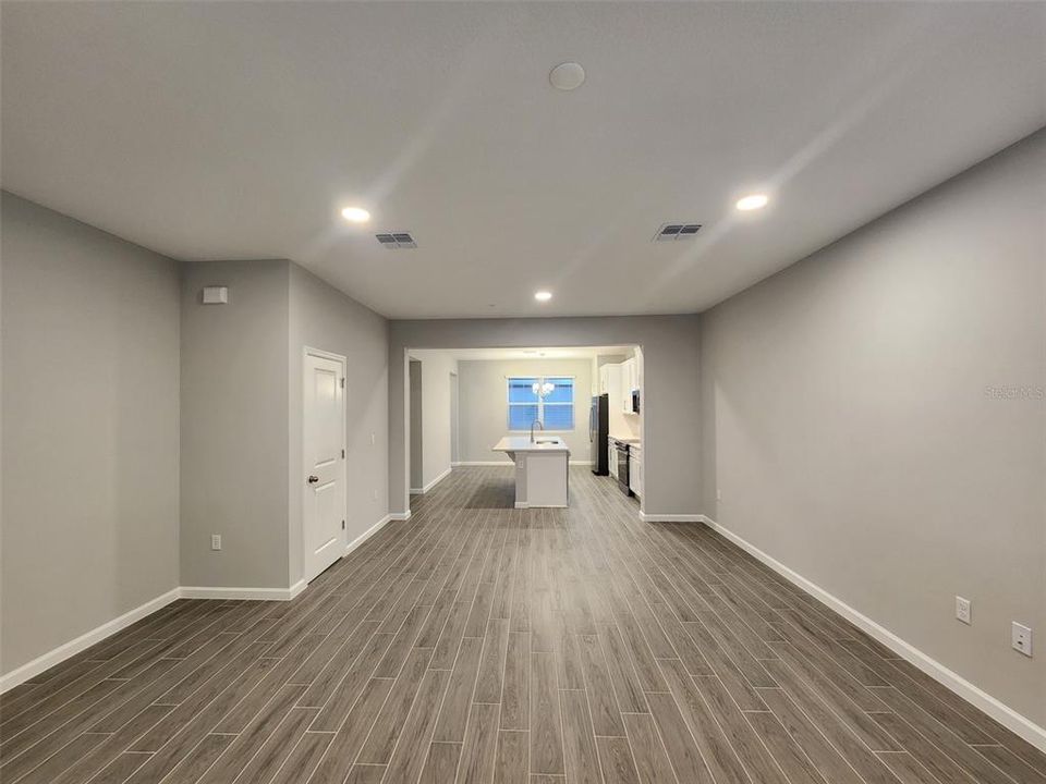 For Rent: $2,400 (3 beds, 2 baths, 1691 Square Feet)