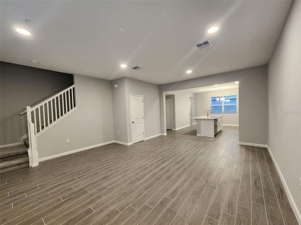 For Rent: $2,400 (3 beds, 2 baths, 1691 Square Feet)