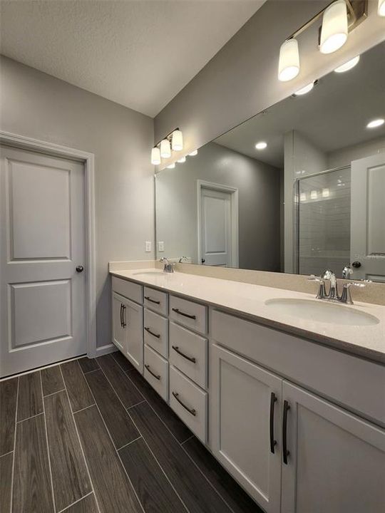 For Rent: $2,400 (3 beds, 2 baths, 1691 Square Feet)