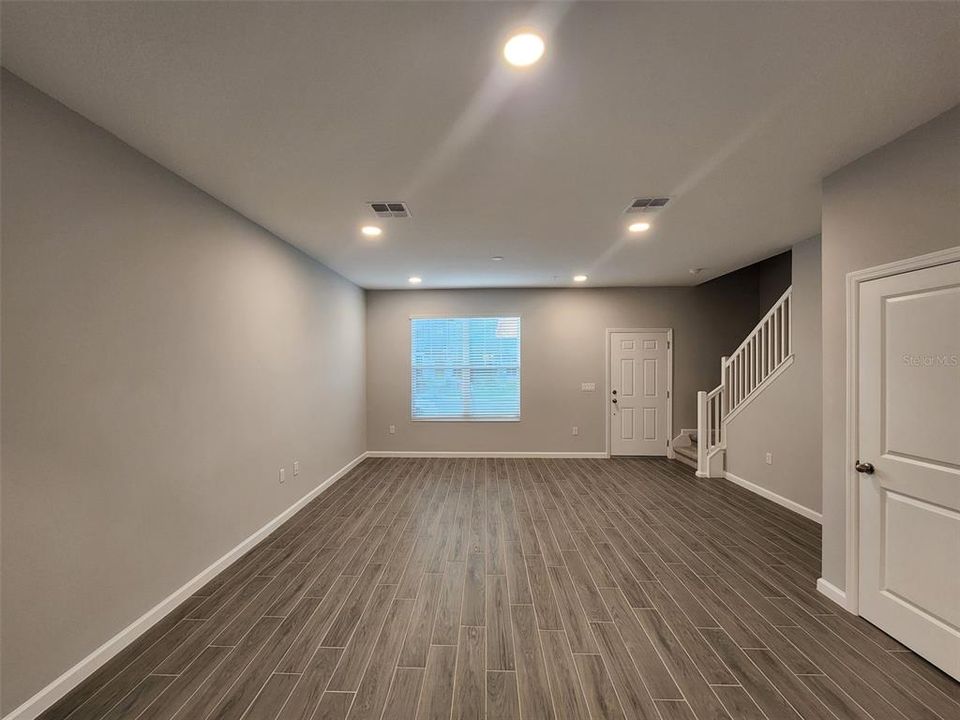 For Rent: $2,400 (3 beds, 2 baths, 1691 Square Feet)