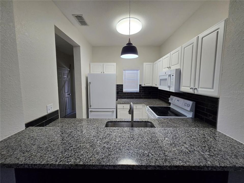 For Rent: $1,500 (1 beds, 1 baths, 1002 Square Feet)