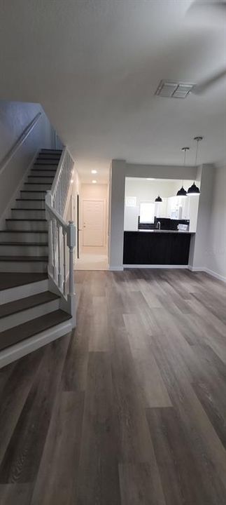 For Rent: $1,500 (1 beds, 1 baths, 1002 Square Feet)