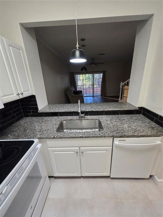 For Rent: $1,500 (1 beds, 1 baths, 1002 Square Feet)