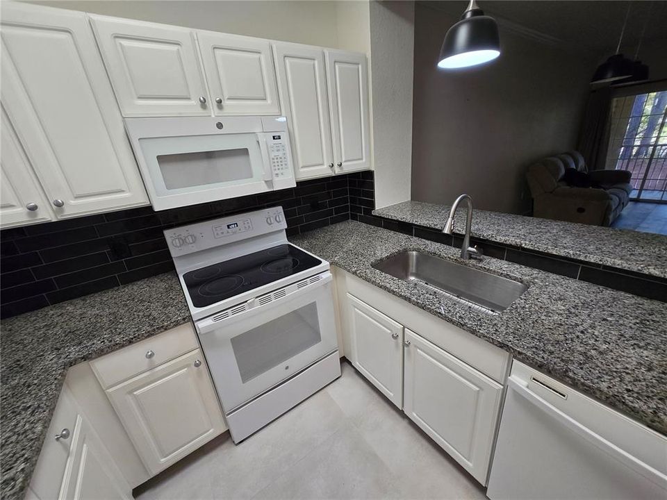 For Rent: $1,500 (1 beds, 1 baths, 1002 Square Feet)