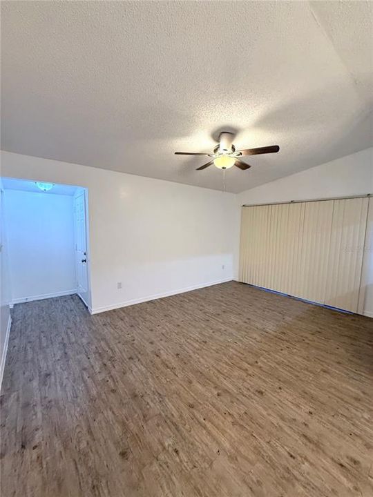 For Sale: $169,000 (2 beds, 1 baths, 930 Square Feet)