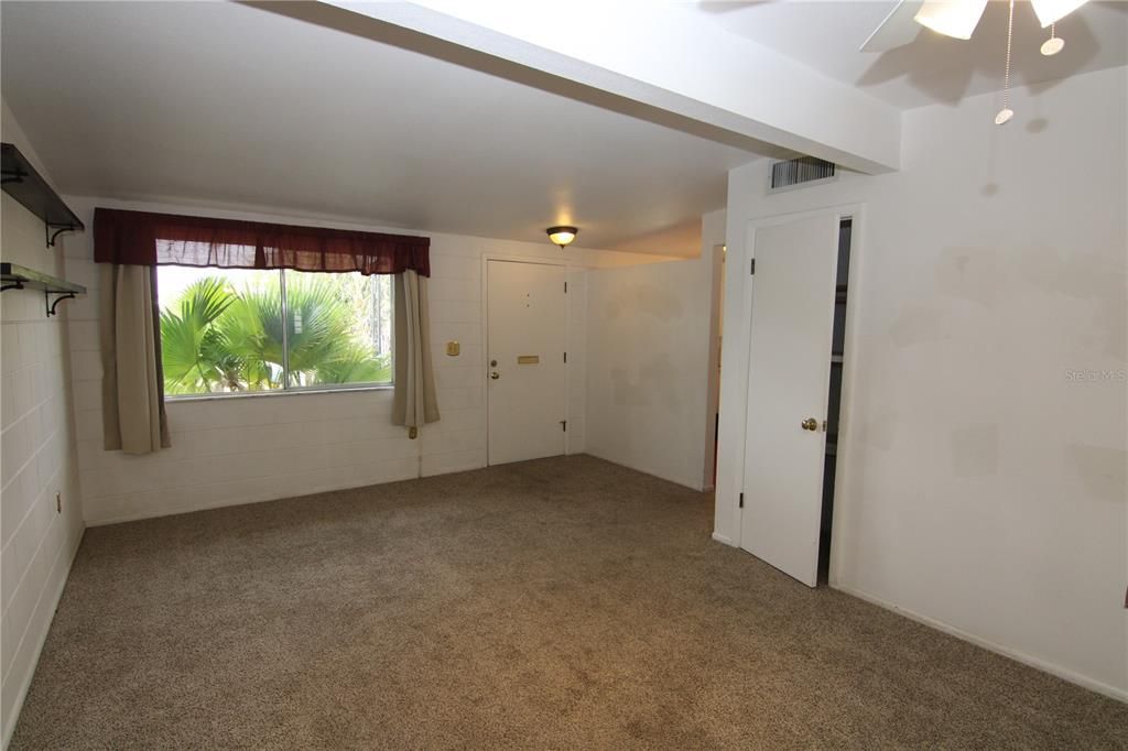 待售: $154,900 (1 贝兹, 1 浴室, 861 平方英尺)