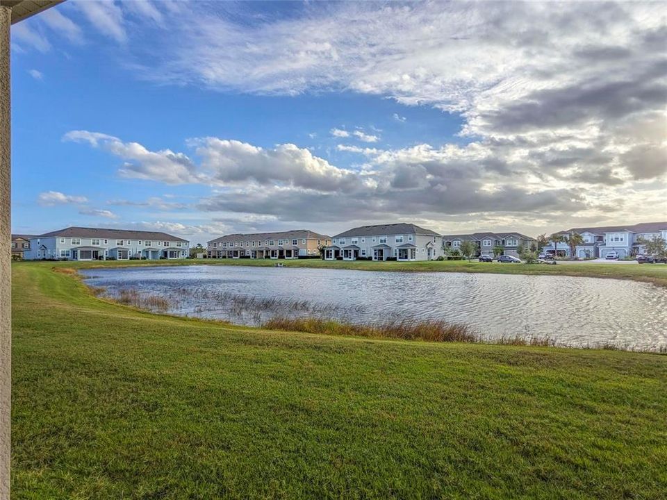 出租: $2,395 (3 贝兹, 2 浴室, 1549 平方英尺)