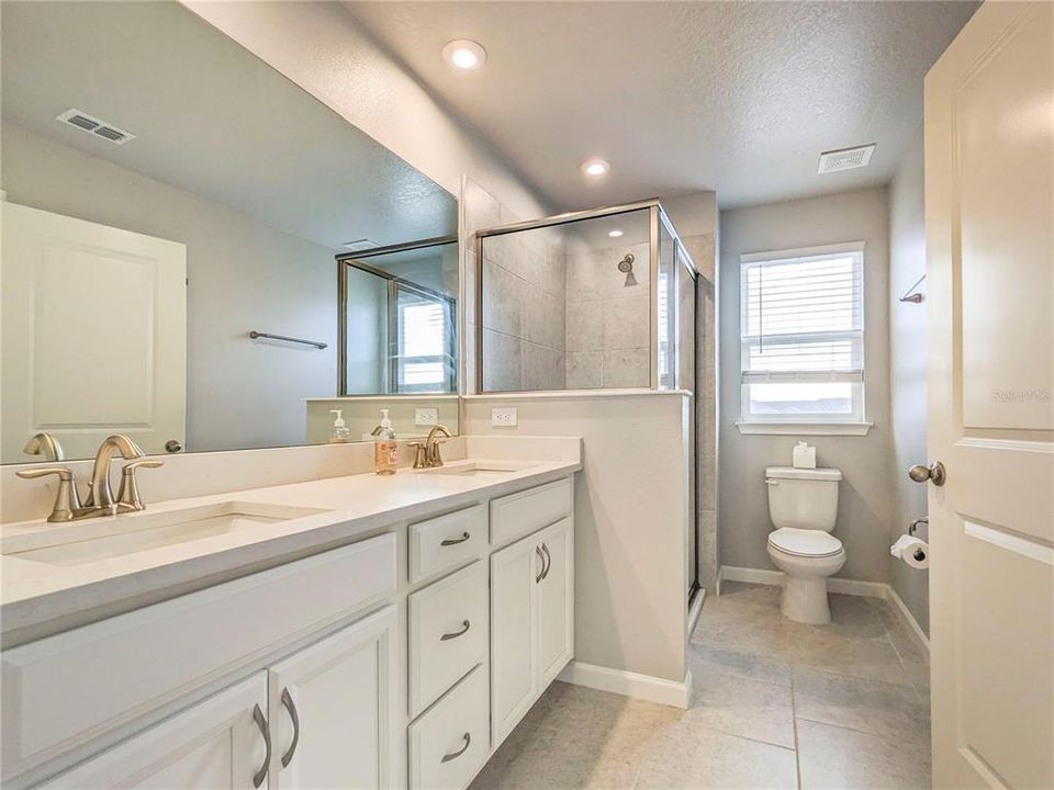 出租: $2,395 (3 贝兹, 2 浴室, 1549 平方英尺)