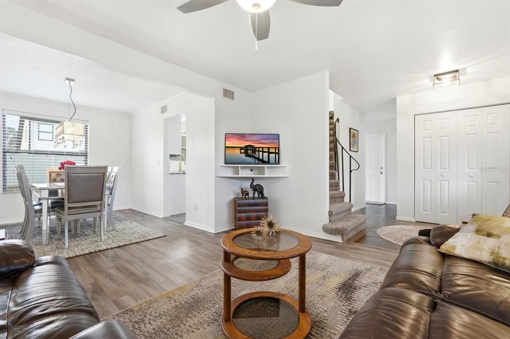 На продажу: $410,000 (3 спален, 2 ванн, 1872 Квадратных фут)