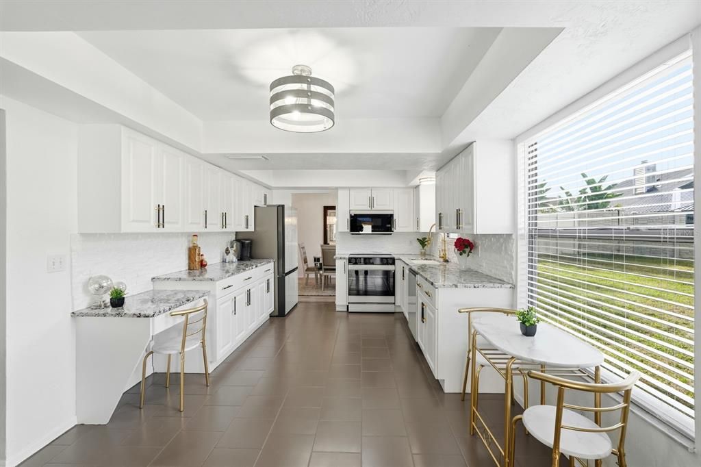 На продажу: $410,000 (3 спален, 2 ванн, 1872 Квадратных фут)