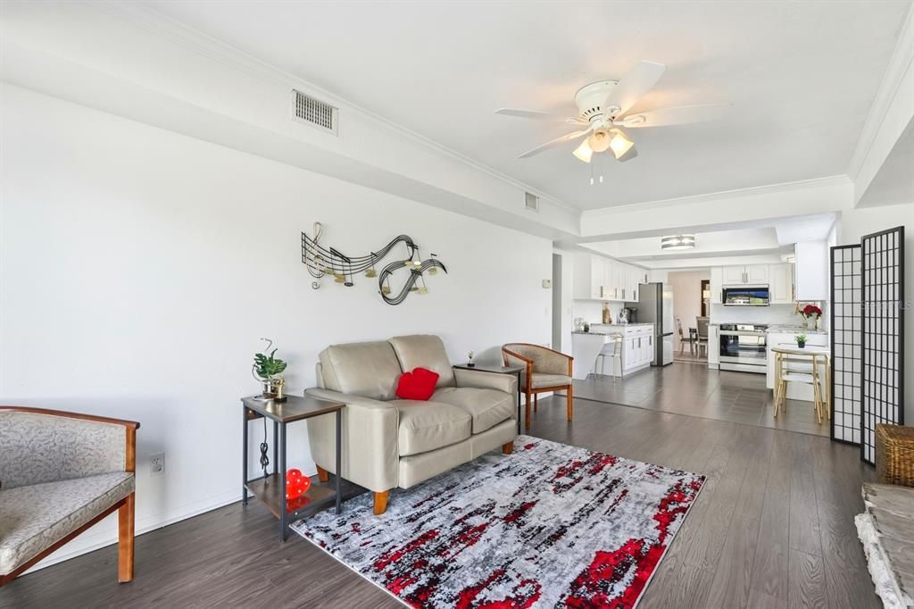 На продажу: $410,000 (3 спален, 2 ванн, 1872 Квадратных фут)