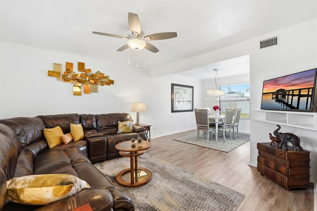 На продажу: $410,000 (3 спален, 2 ванн, 1872 Квадратных фут)