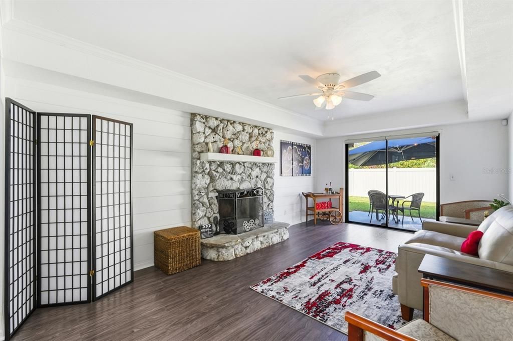 На продажу: $410,000 (3 спален, 2 ванн, 1872 Квадратных фут)