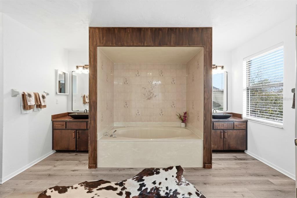 На продажу: $410,000 (3 спален, 2 ванн, 1872 Квадратных фут)