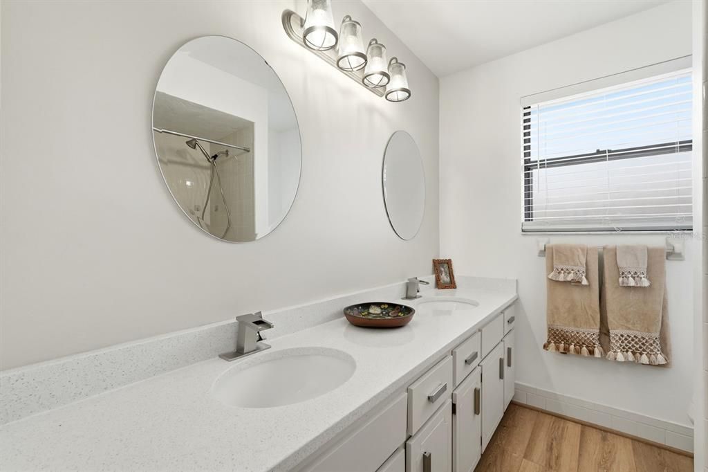 На продажу: $410,000 (3 спален, 2 ванн, 1872 Квадратных фут)