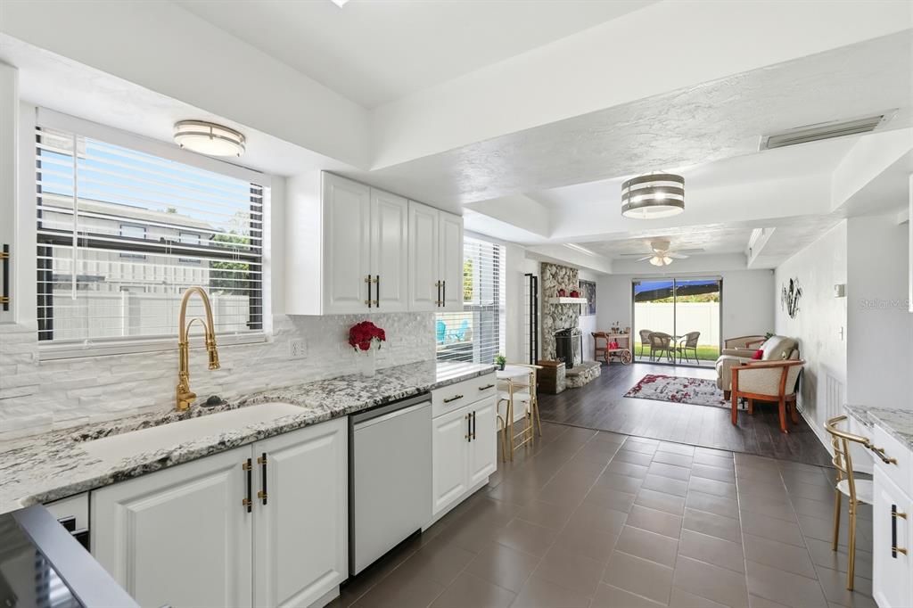 На продажу: $410,000 (3 спален, 2 ванн, 1872 Квадратных фут)