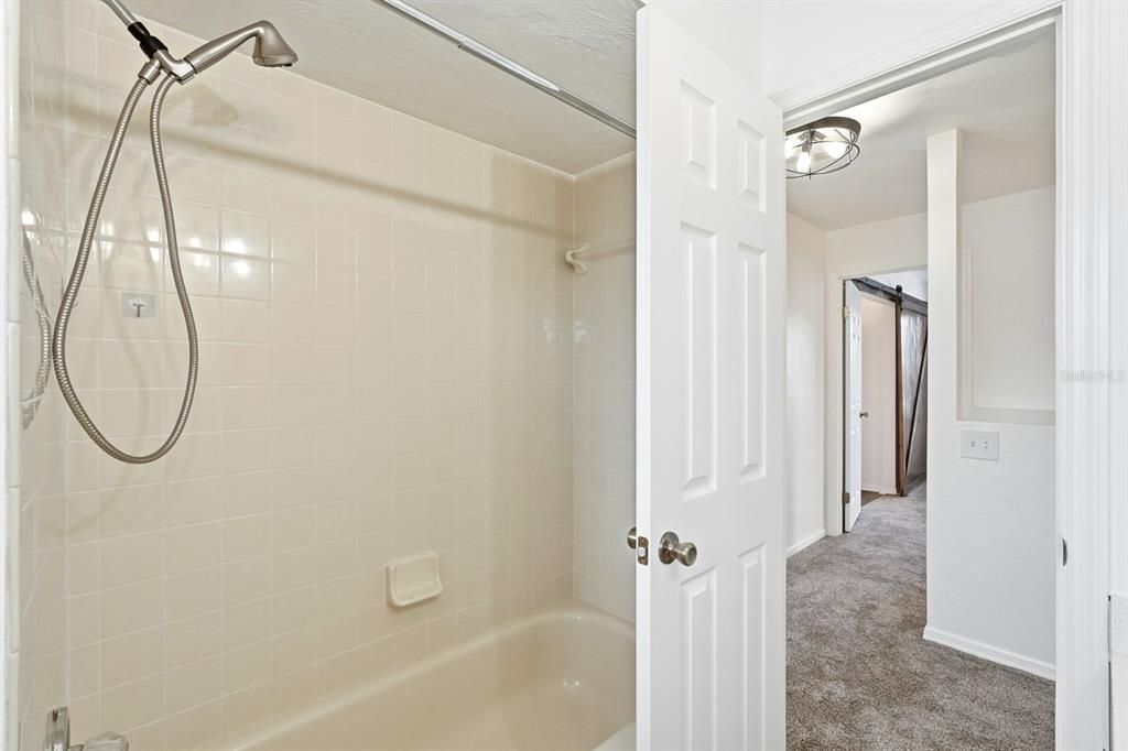 На продажу: $410,000 (3 спален, 2 ванн, 1872 Квадратных фут)