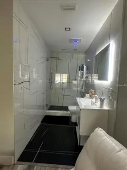 En Venta: $550,000 (5 camas, 3 baños, 2305 Pies cuadrados)