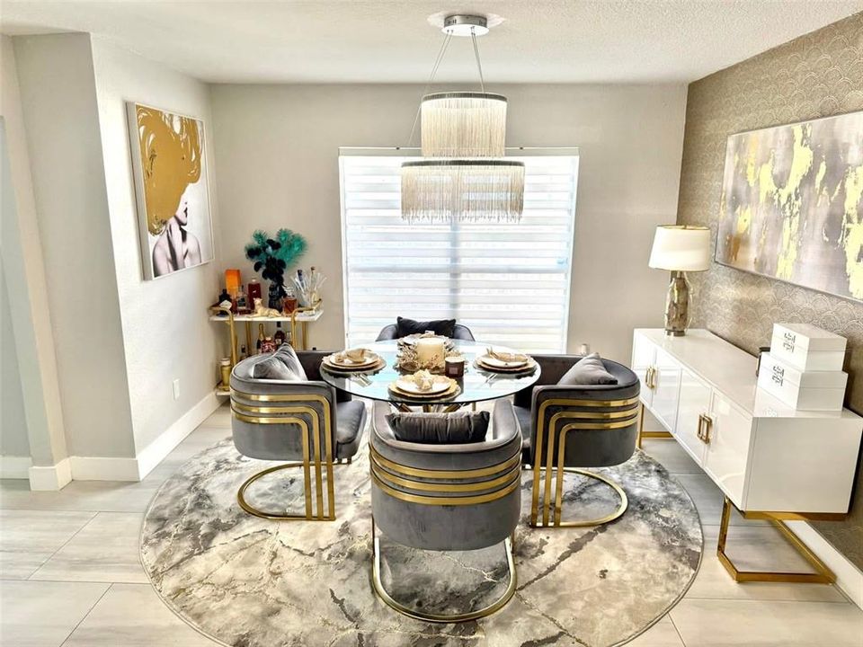 En Venta: $550,000 (5 camas, 3 baños, 2305 Pies cuadrados)