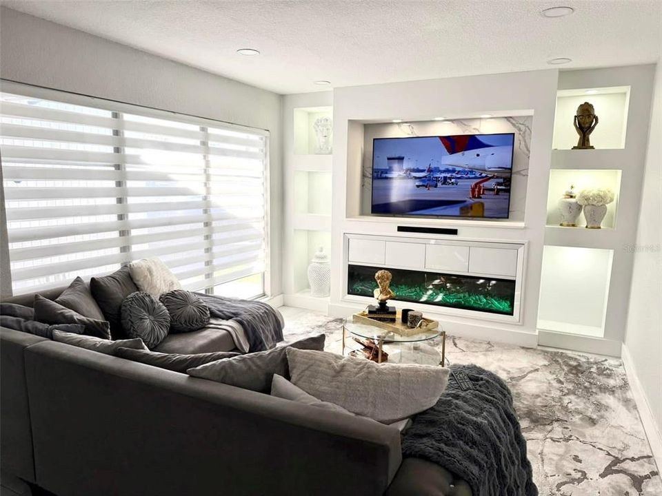 En Venta: $550,000 (5 camas, 3 baños, 2305 Pies cuadrados)