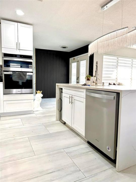 En Venta: $550,000 (5 camas, 3 baños, 2305 Pies cuadrados)