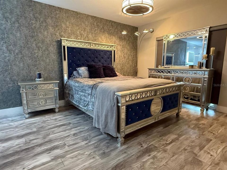 En Venta: $550,000 (5 camas, 3 baños, 2305 Pies cuadrados)