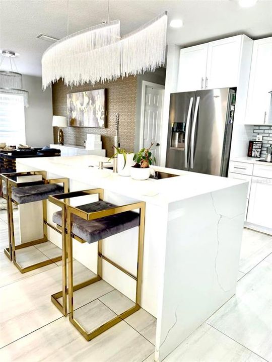 En Venta: $550,000 (5 camas, 3 baños, 2305 Pies cuadrados)