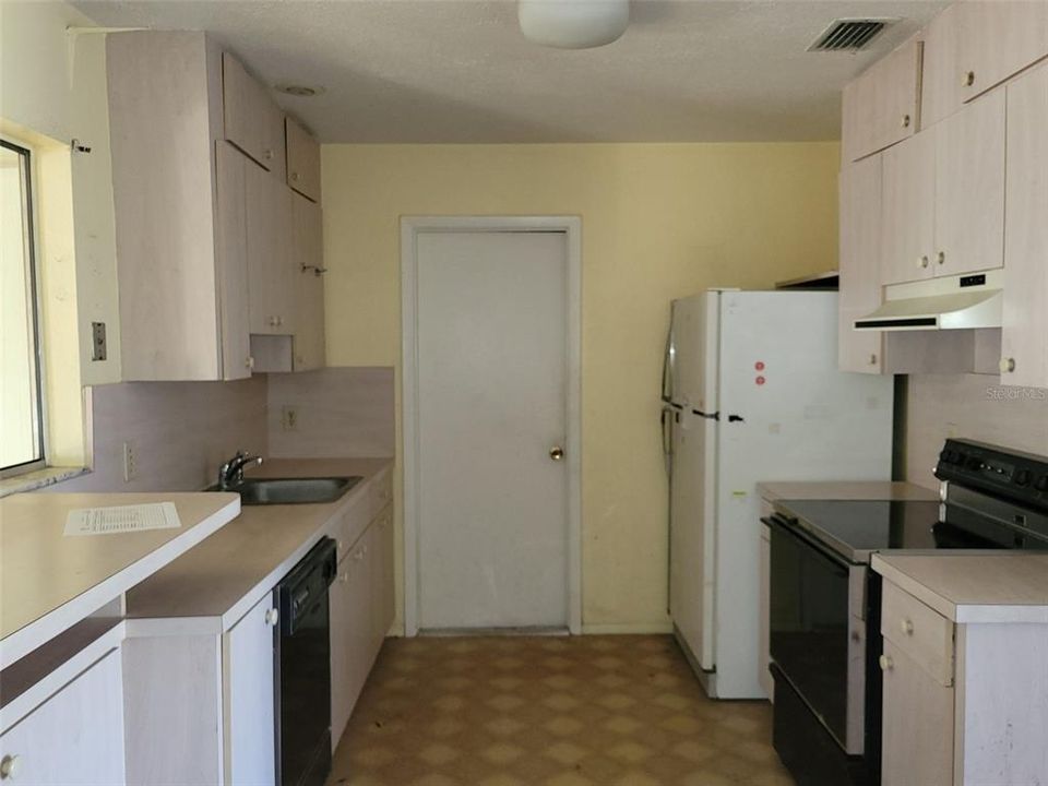 For Sale: $155,000 (3 beds, 1 baths, 1172 Square Feet)