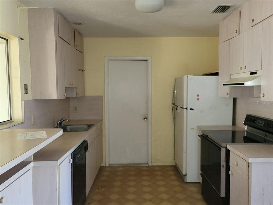 For Sale: $155,000 (3 beds, 1 baths, 1172 Square Feet)