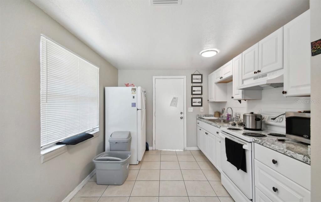 En Venta: $699,900 (8 camas, 0 baños, 2808 Pies cuadrados)