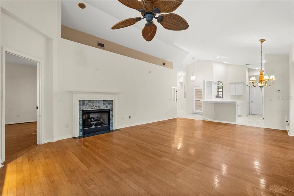 For Sale: $289,000 (2 beds, 2 baths, 1494 Square Feet)