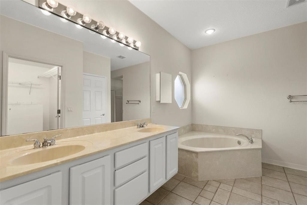 For Sale: $289,000 (2 beds, 2 baths, 1494 Square Feet)