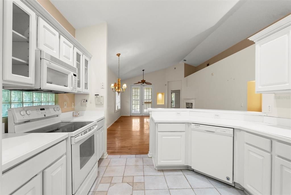 For Sale: $289,000 (2 beds, 2 baths, 1494 Square Feet)