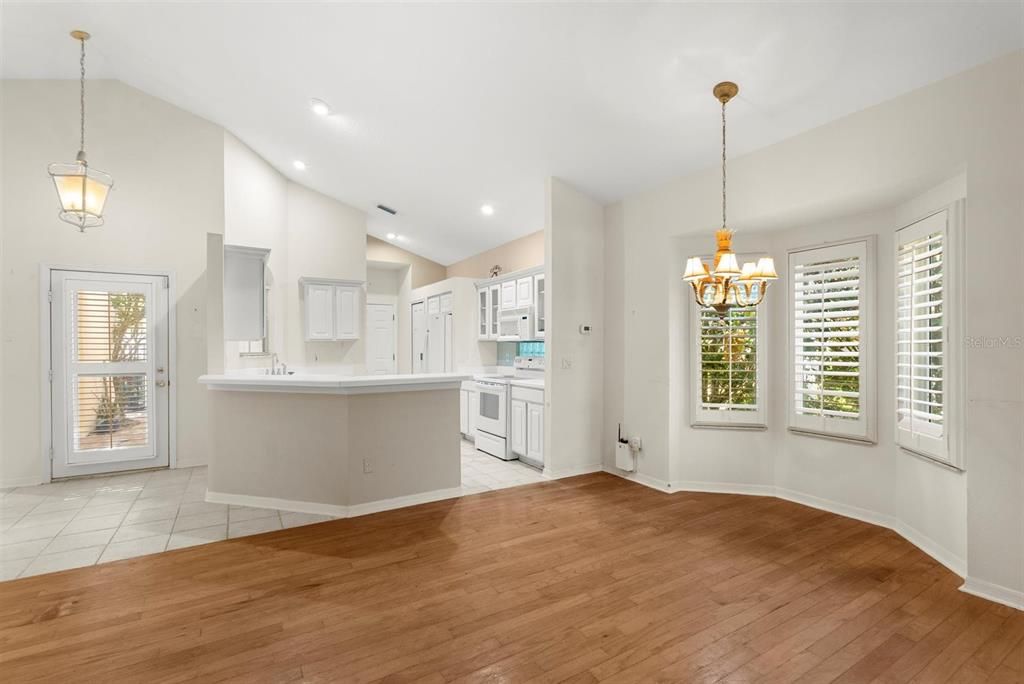 For Sale: $289,000 (2 beds, 2 baths, 1494 Square Feet)