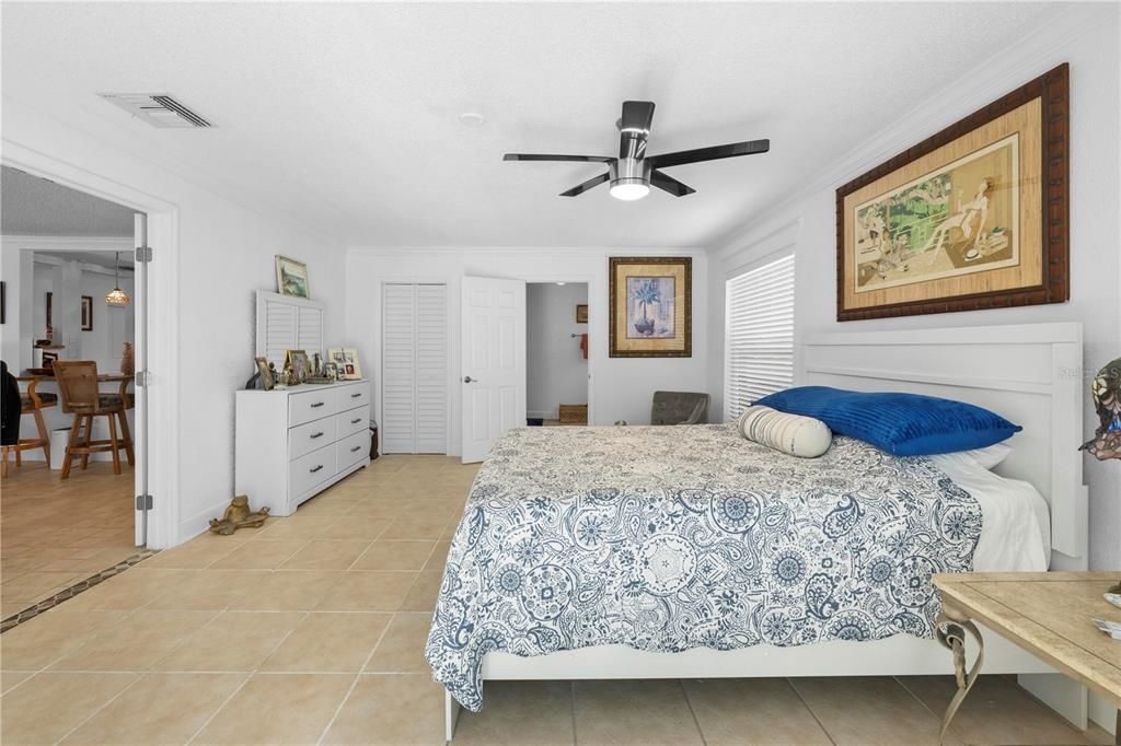 待售: $349,000 (2 贝兹, 2 浴室, 1585 平方英尺)