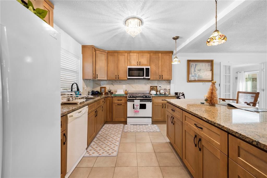 待售: $349,000 (2 贝兹, 2 浴室, 1585 平方英尺)