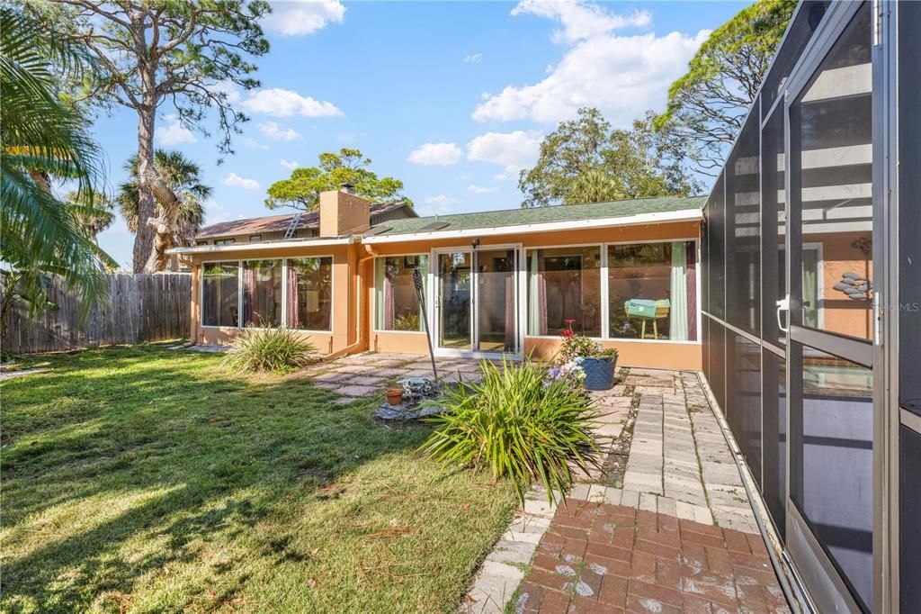 待售: $349,000 (2 贝兹, 2 浴室, 1585 平方英尺)