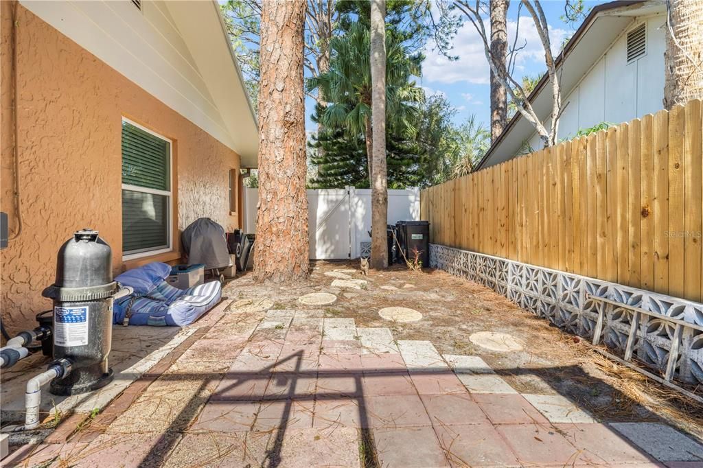 待售: $349,000 (2 贝兹, 2 浴室, 1585 平方英尺)