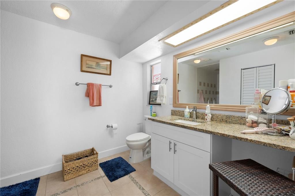 待售: $349,000 (2 贝兹, 2 浴室, 1585 平方英尺)