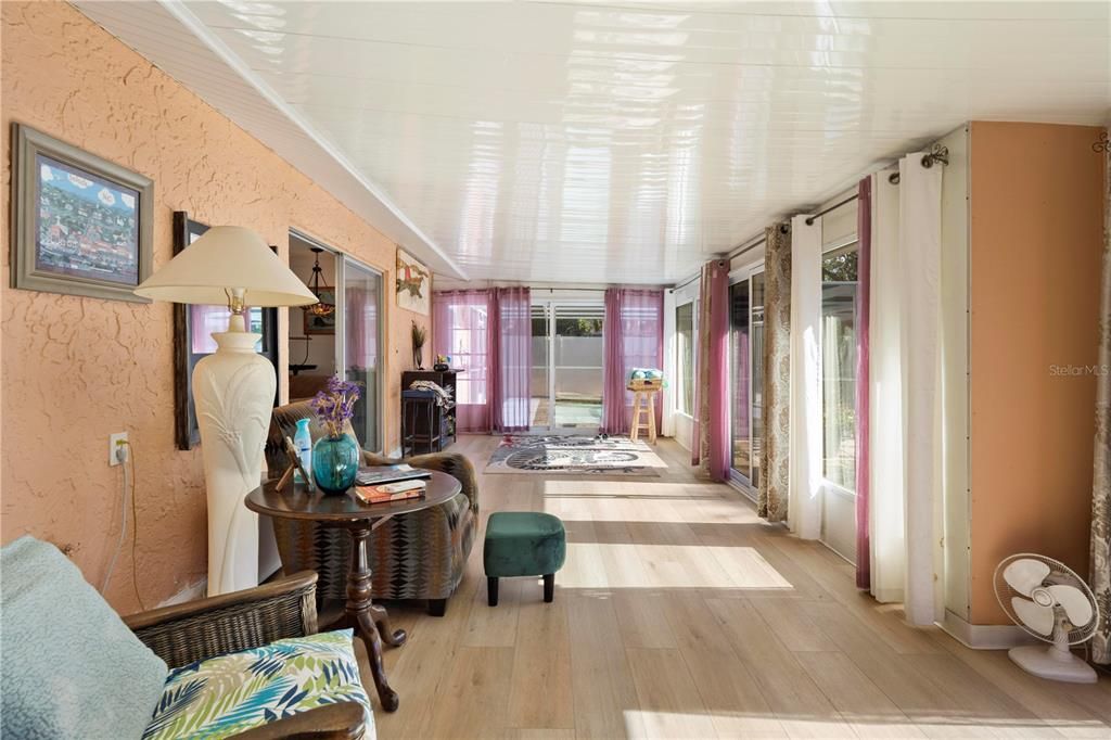 待售: $349,000 (2 贝兹, 2 浴室, 1585 平方英尺)