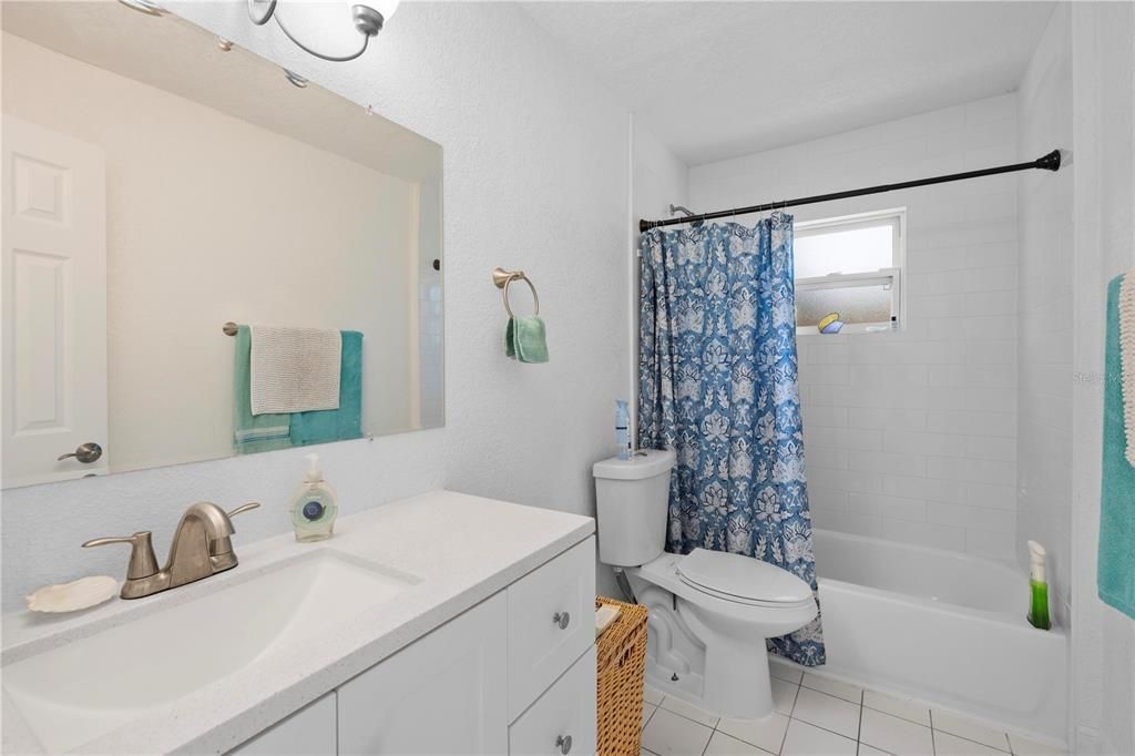 待售: $349,000 (2 贝兹, 2 浴室, 1585 平方英尺)