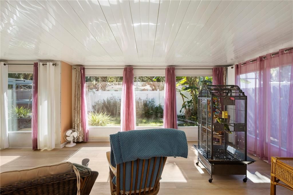 待售: $349,000 (2 贝兹, 2 浴室, 1585 平方英尺)