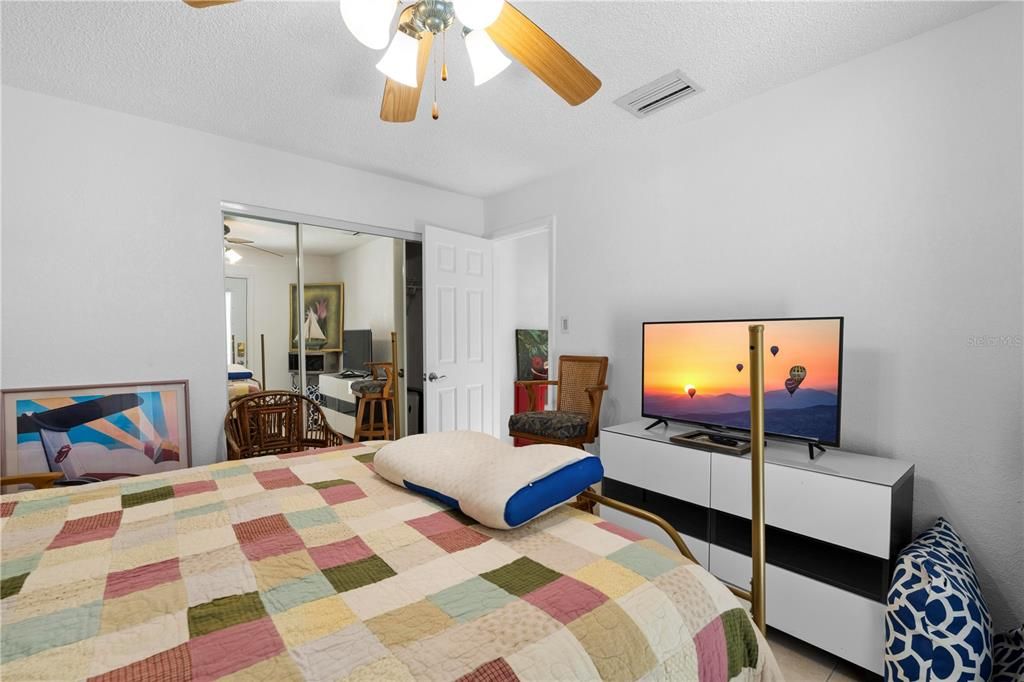 待售: $349,000 (2 贝兹, 2 浴室, 1585 平方英尺)