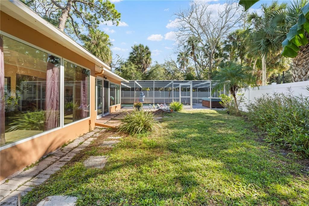 待售: $349,000 (2 贝兹, 2 浴室, 1585 平方英尺)