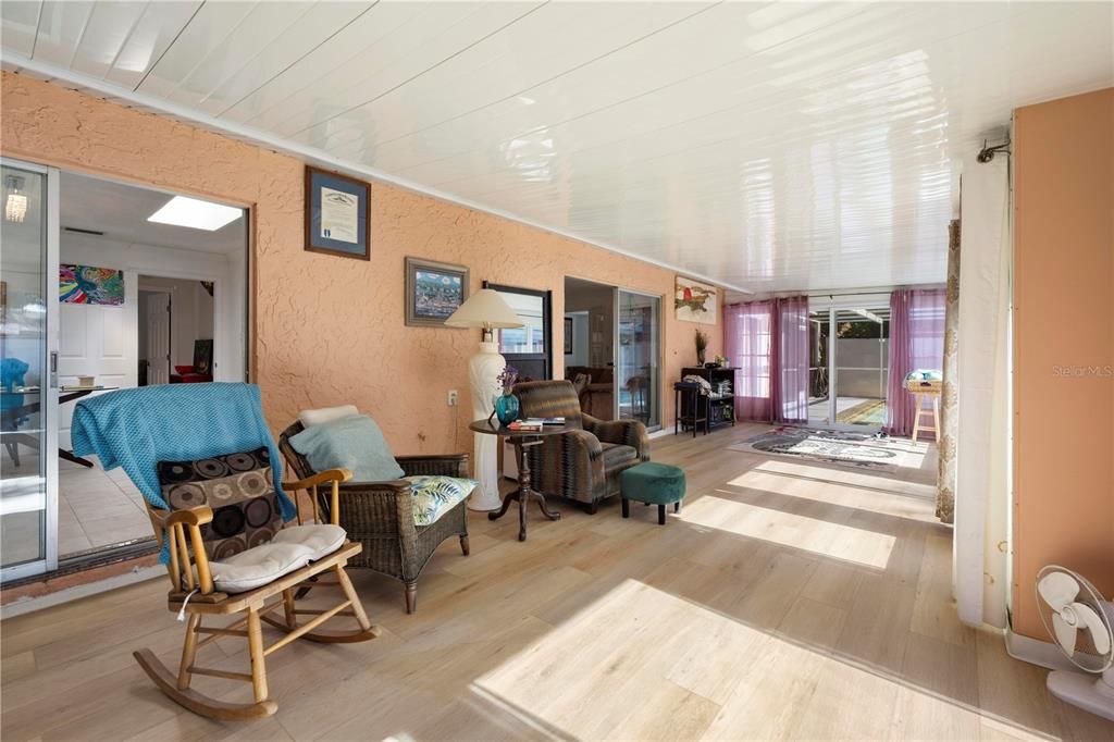 待售: $349,000 (2 贝兹, 2 浴室, 1585 平方英尺)