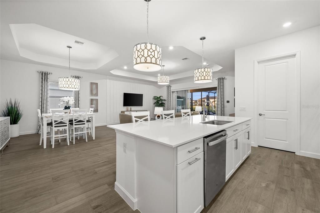 For Sale: $650,000 (3 beds, 3 baths, 2224 Square Feet)