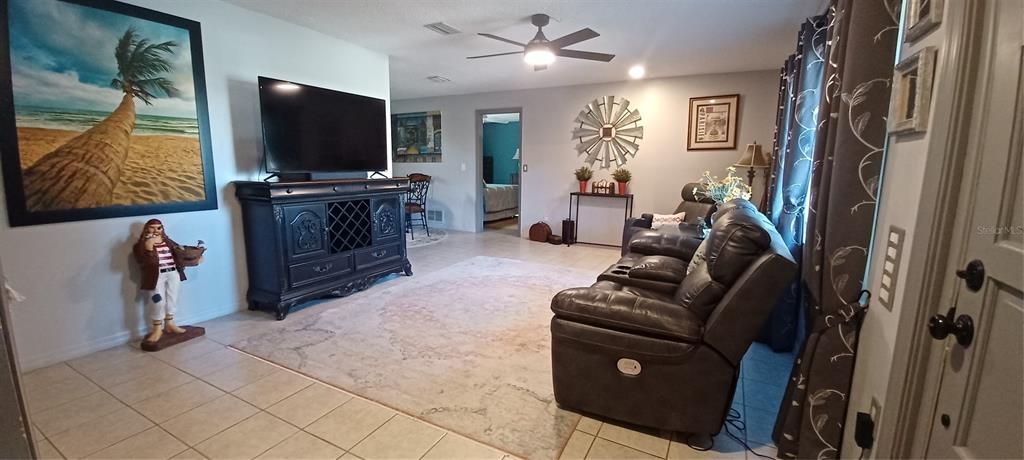 For Sale: $320,000 (2 beds, 2 baths, 1244 Square Feet)