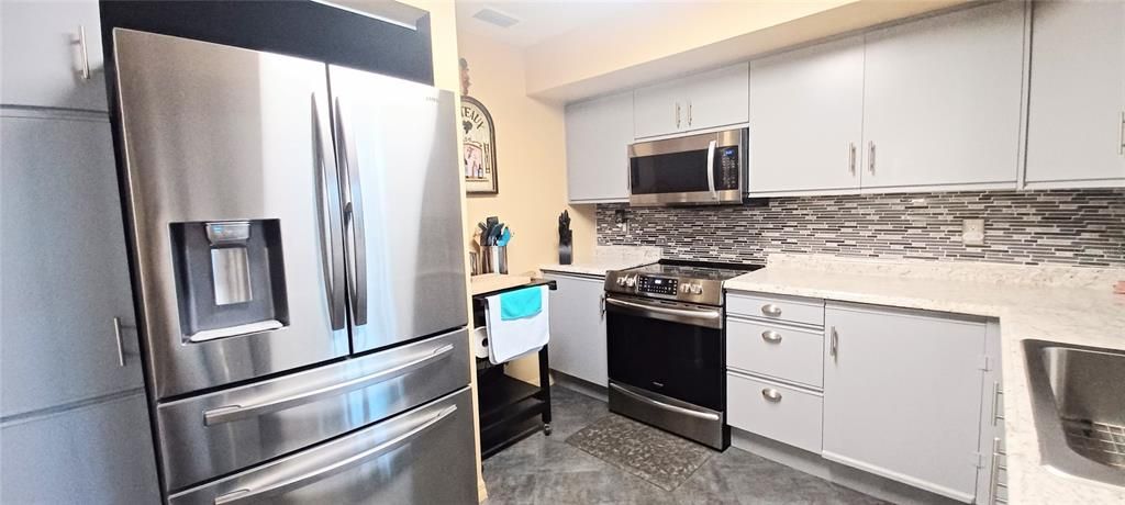 For Sale: $320,000 (2 beds, 2 baths, 1244 Square Feet)