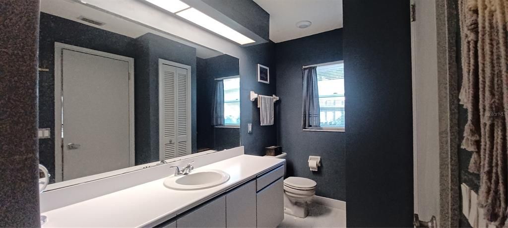 For Sale: $320,000 (2 beds, 2 baths, 1244 Square Feet)